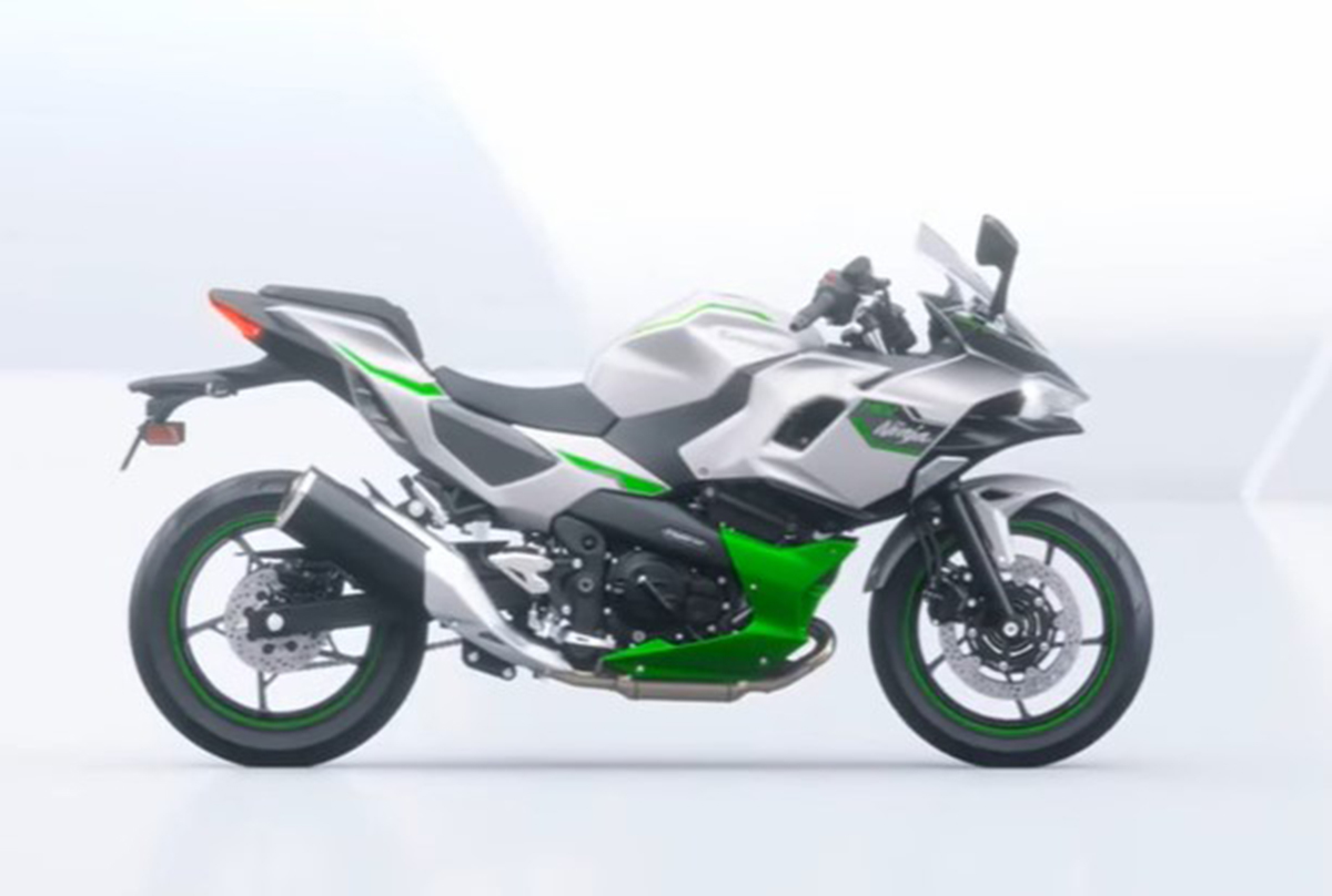 WAW ! Kawasaki Ninja 7 Hybrid Meluncur : Performa Seperti Motor Sport 1000 CC, Irit Bahan Bakar  
