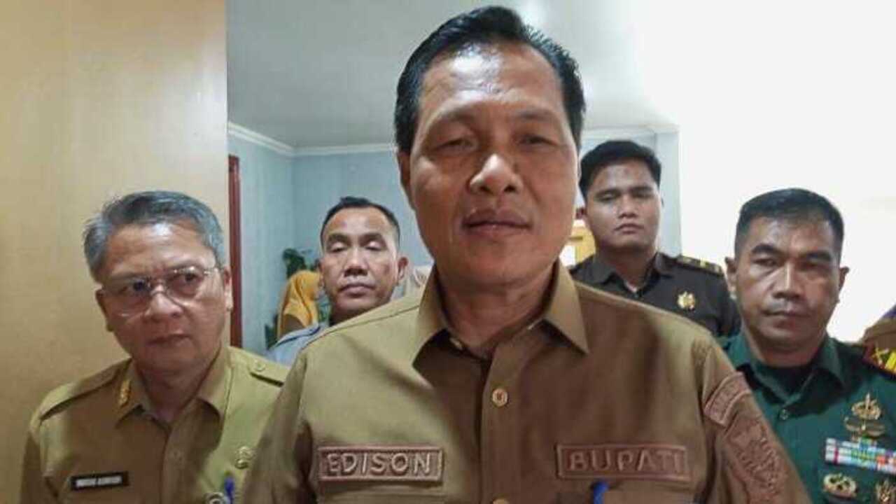 Bupati Edison Evaluasi Pejabat Untuk Rotasi