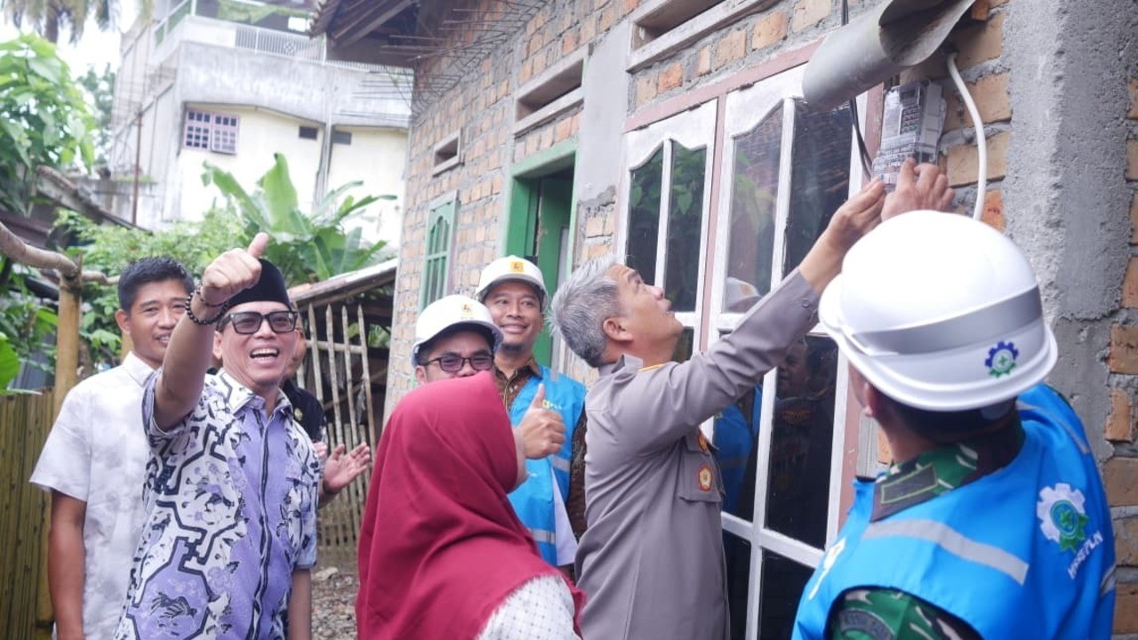 575 Warga OKU Dapat Bantuan Listrik Gratis