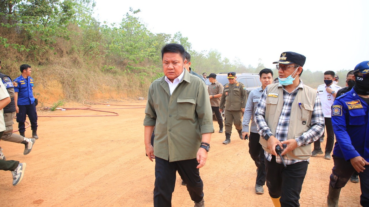 Bara di Bawah Gambut Picu Karhutla Berulang, Herman Deru Perkuat Pemadaman Udara