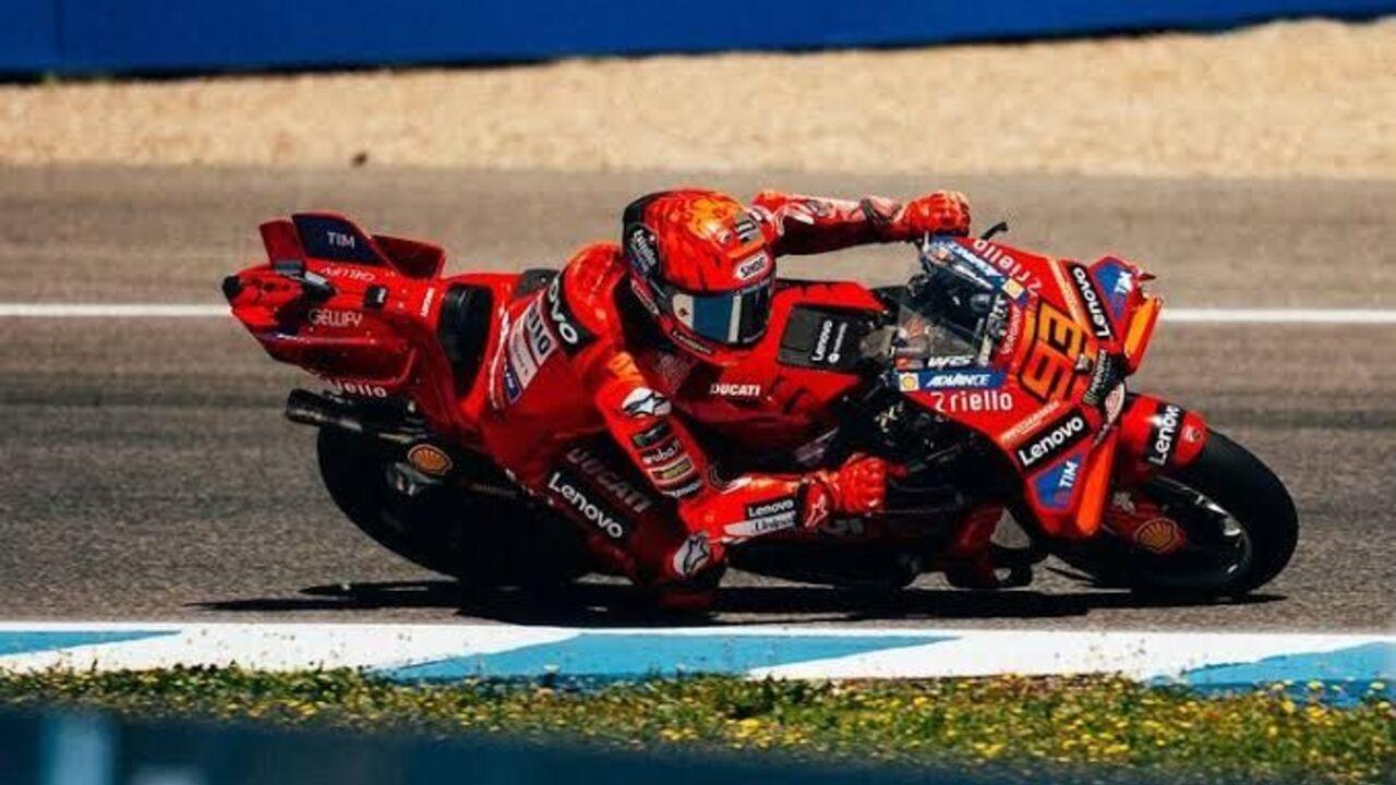 Drama Hujan & Penalti di Le Mans: Marc Marquez Nyaman di Puncak Klasemen