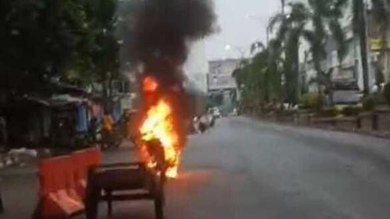 Heboh, Motor Honda Supra Terbakar di Depan Pos Satlantas PTM Prabumulih