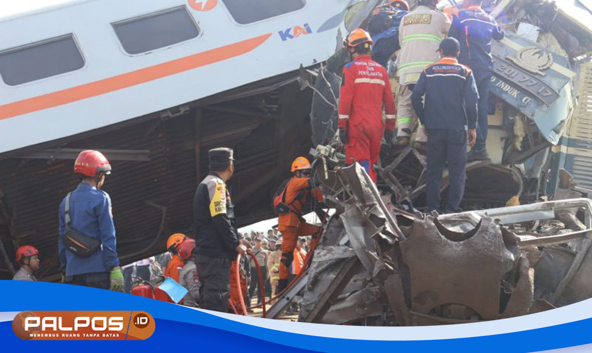KAI Ungkap Satu Pramugara Meninggal Akibat Kecelakaan Kereta di Bandung, Basarnas Masih Evakuasi Korban  