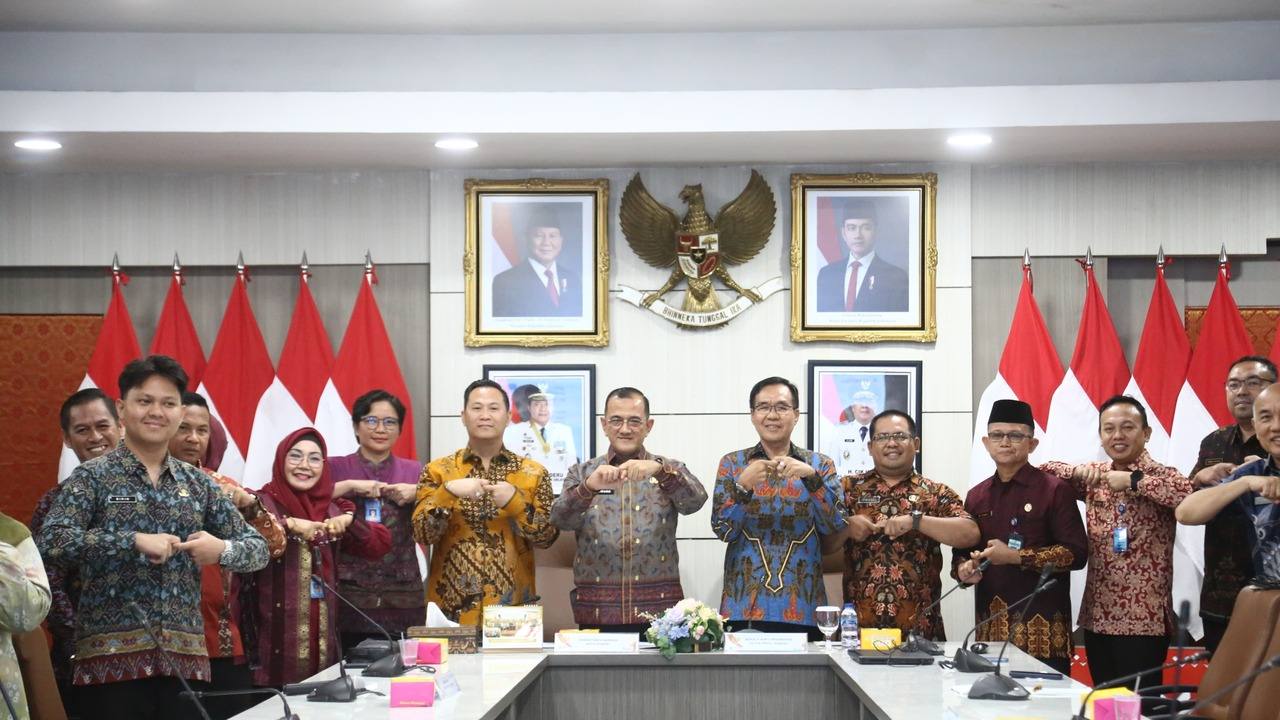 Sekda Sumsel Edward Candra Pimpin Rapat Penguatan Administrasi Kepegawaian, Fokus pada Disiplin dan Digitalis