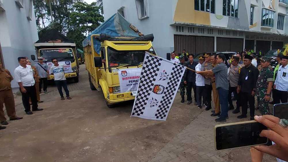 Distribusikan Logistik Pemilu 2024, Ketua KPU kota Prabumulih: Kita Tergetkan H-1 Sudah di TPS Masing-Masing