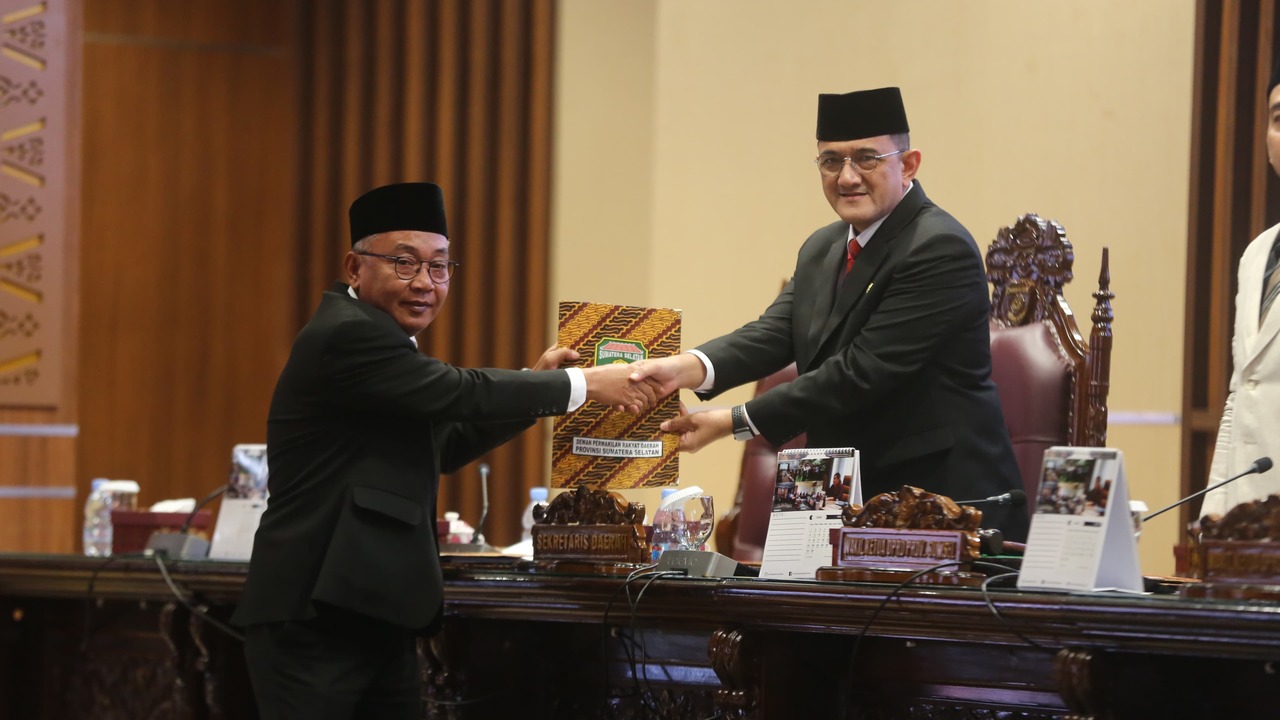 DPRD Sumsel Bahas Tiga Raperda Strategis, Sekda Edward Candra Serap Pandangan Fraksi
