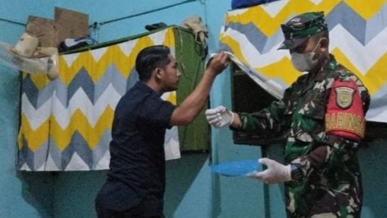 Sisir Blok Hunian dan Tes Urine Warga Binaan
