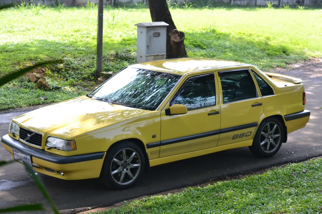 Volvo 850 Clubmaster 1996: Mobil Elegan untuk Kaum Elit Pecinta Golf.