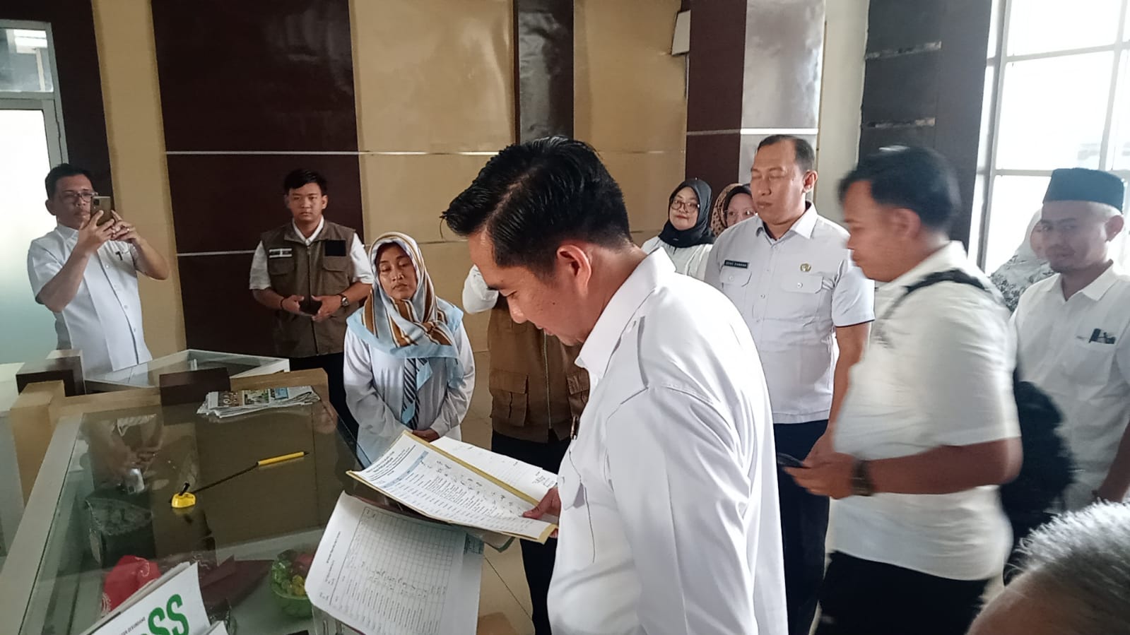 Hari Pertama Ngantor, Kaffah Sidak Empat Kantor OPD