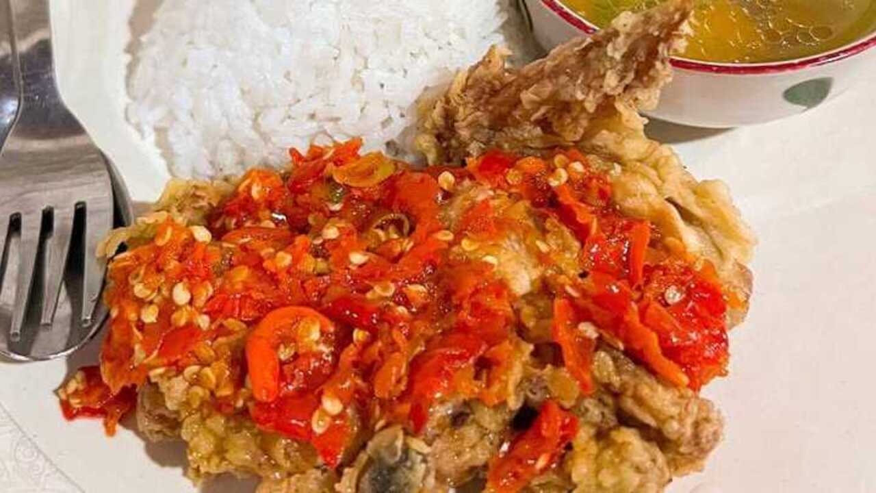 Kuliner Ayam Geprek : Sensasi Pedas yang Menggoda Lidah