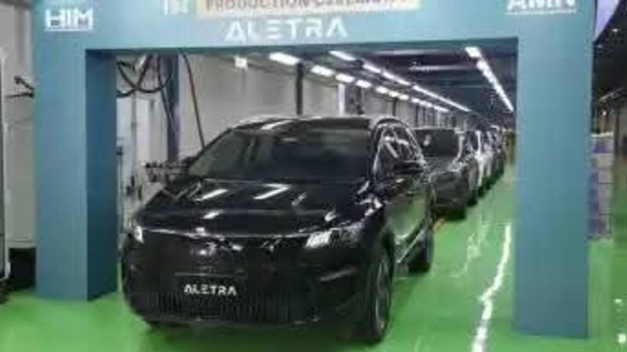 Mobil Listrik Aletra Resmi Dirakit di Purwakarta: MPV Nasional Siap Bersaing.