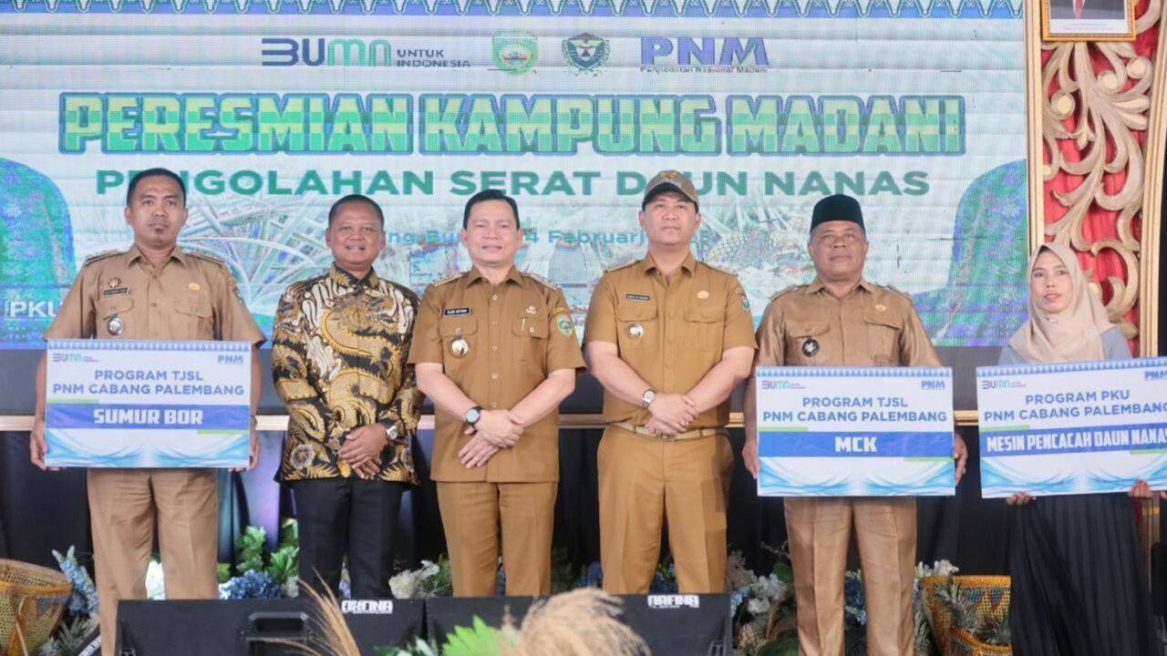 Pj Gubernur Elen Setiadi  Resmikan Kampung Madani Serat Nanas Desa Bunut Kabupaten Muara Enim