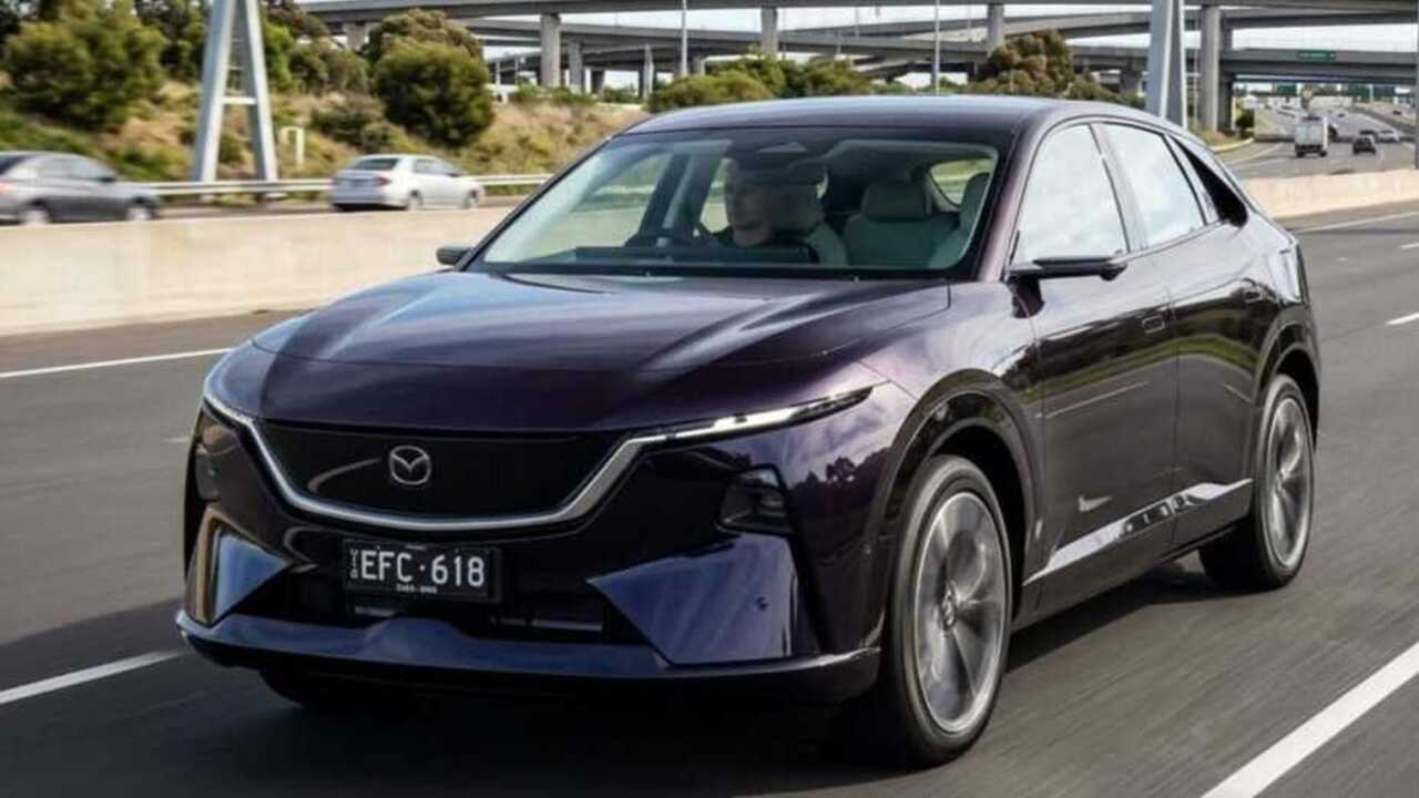 Tesla Model Y Wajib Waspada! Mazda CX-6e Punya Tenaga 258 PS, Harga Lebih Murah. 
