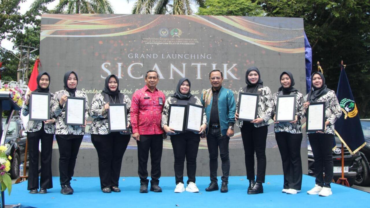 Kanwil Kemenkum Sumsel Serahkan Pencatatan Hak Cipta Motif Batik Lapas Perempuan Palembang