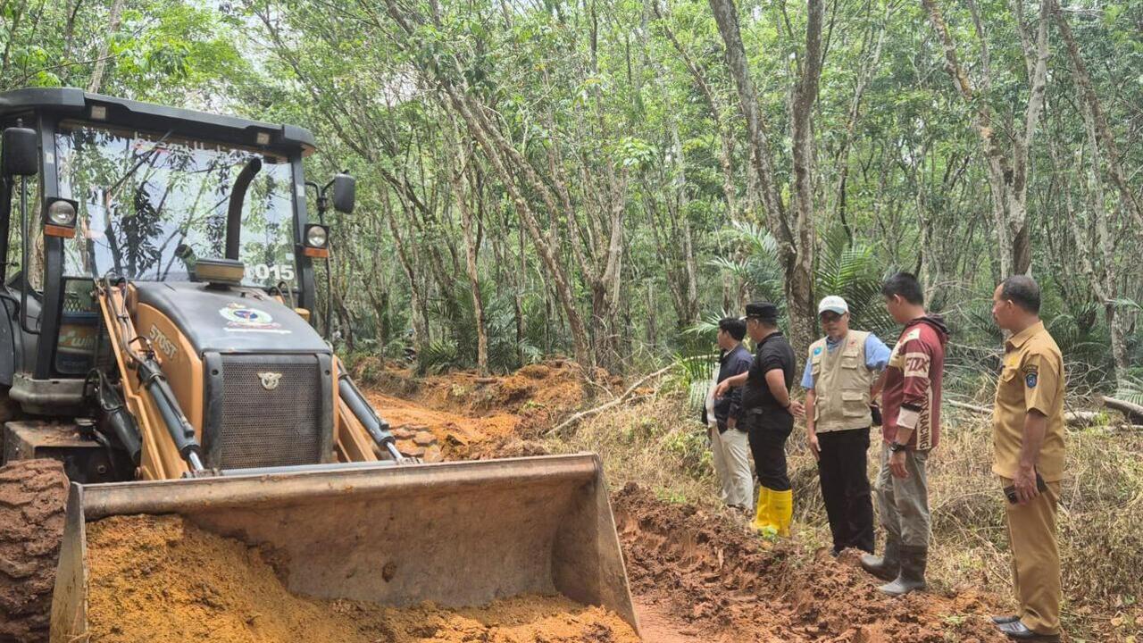 Sampoerna Agro Bantu Perbaikan Jalan Bukti, Sinergi Swasta dan Pemda