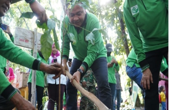 Kebersamaan Mulai Pudar, Bupati Giatkan Kembali Budaya Gotong Royong