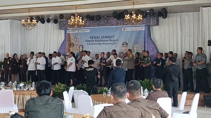 Sambut Kajari OKI Baru, Lagu Menunggu dan Terajana Menggema di Pendopoan