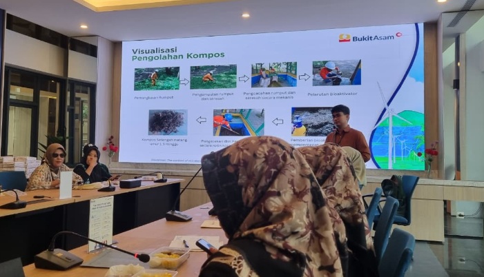 Dari Seresah Jadi Berkah - Langkah PTBA Wujudkan Ekonomi Sirkular di Desa Binaan 