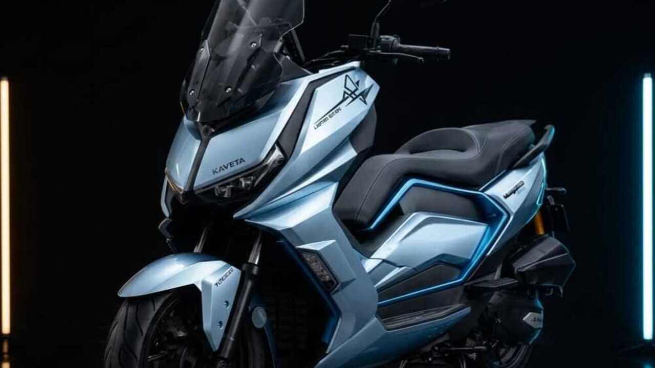 Warna Eclipse Blue Bikin Gagah! AVETA VANGUARD 250 Limited Edition Jadi Skutik Touring Impian. 