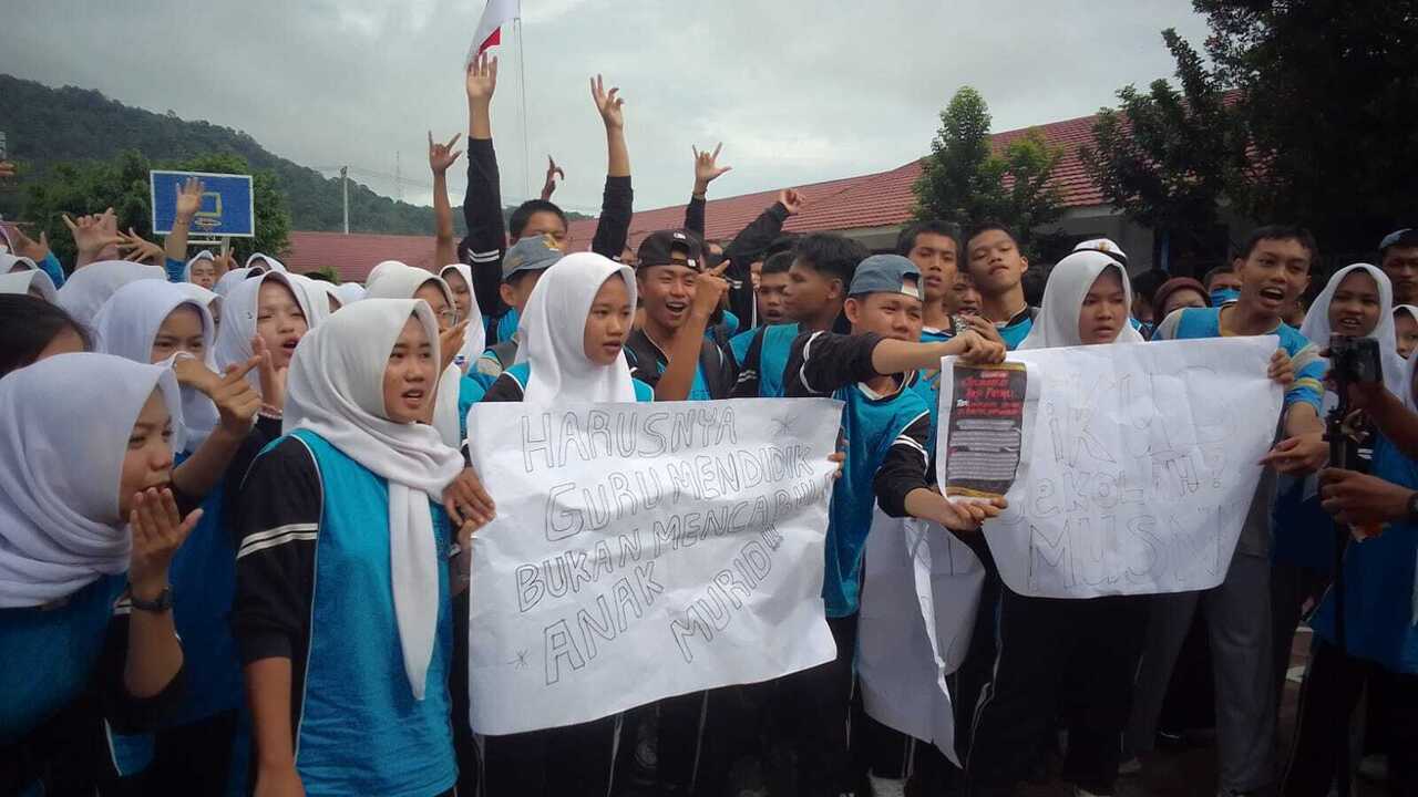 Ratusan Pelajar SMKN 1 Lubuklinggau Demo : Tuntut Penindakan terhadap Oknum Guru Olahraga Diduga Cabul