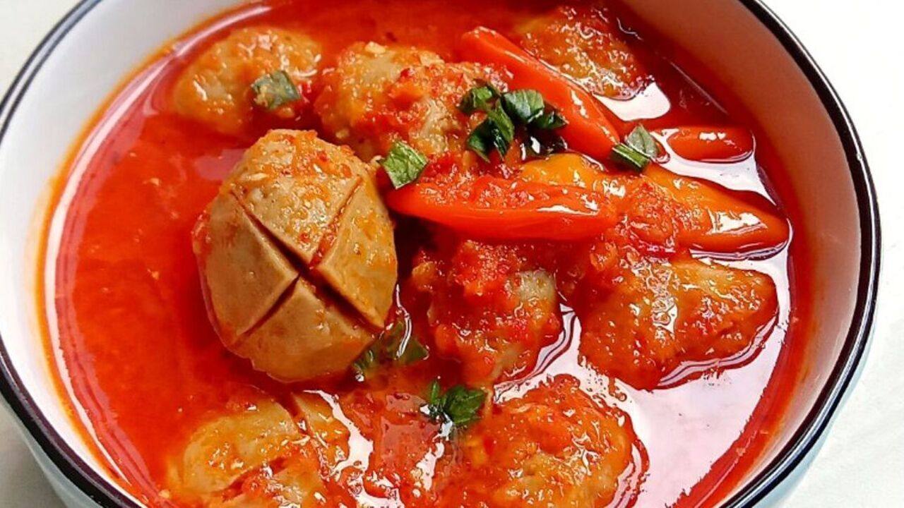 Sensasi Pedas Bakso Kuah Mercon : Sajian Kekinian yang Menggoda Lidah