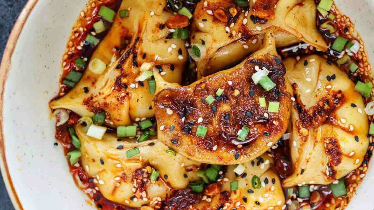 Gyoza Chili Oil : Sensasi Pedas yang Menggoyang Lidah Pecinta Kuliner