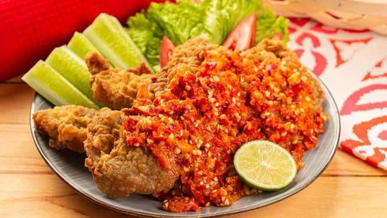 Ayam Geprek, Kuliner Pedas yang Terus Digemari Masyarakat Indonesia