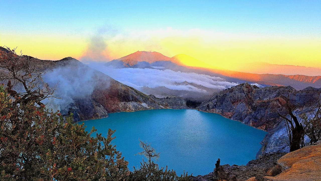 Blue Fire Kawah Ijen, Fenomena Alam yang Memukau Dunia