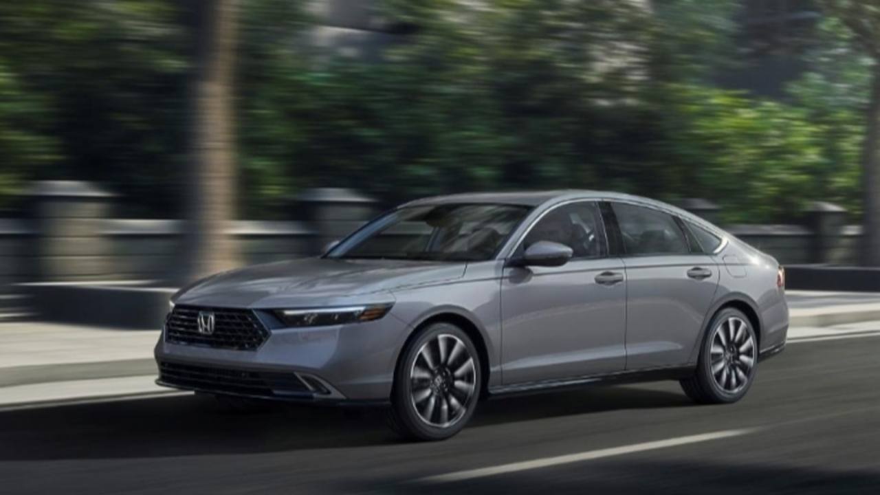 Honda Civic RS 2024: Sedan Sporty Berteknologi Canggih Siap Mendominasi Pasar Indonesia