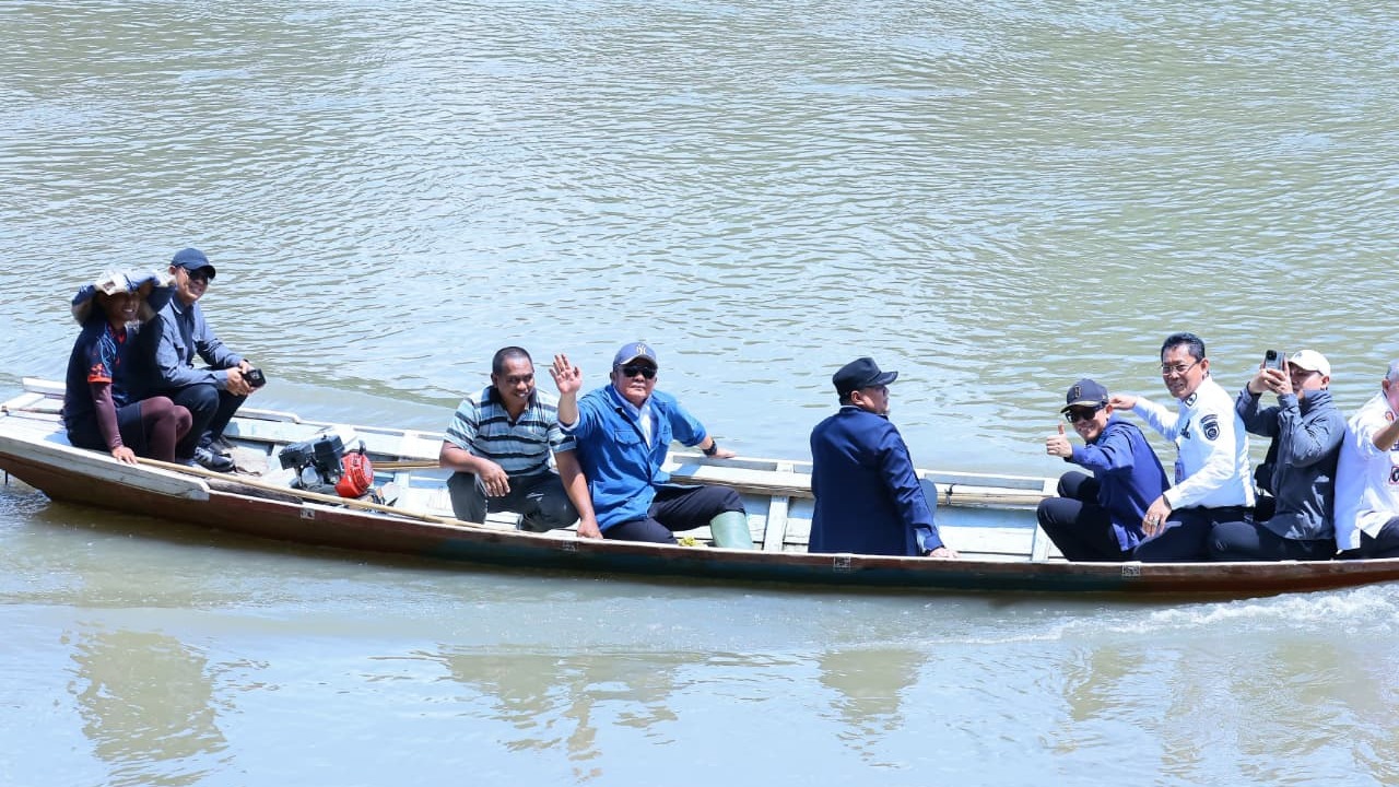 Prihatin Akses Siswa, Herman Deru Pastikan Jembatan Banuayu–Talang Sawah Dibangun 2025.