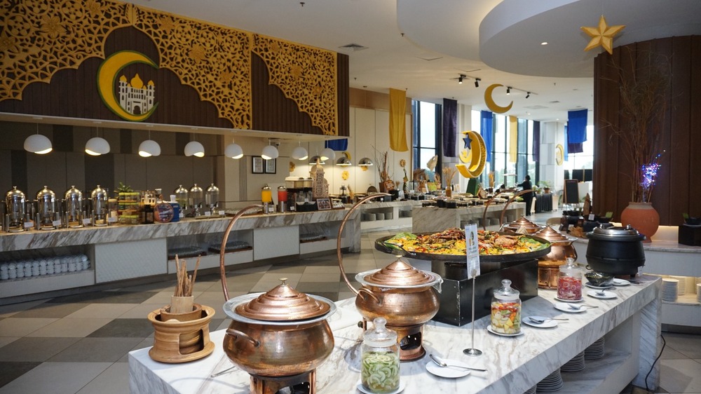 Suasana Ramadhan yang Hangat dan Lezat di Wyndham Opi Hotel Palembang: Promo Royal Iftar Buffet