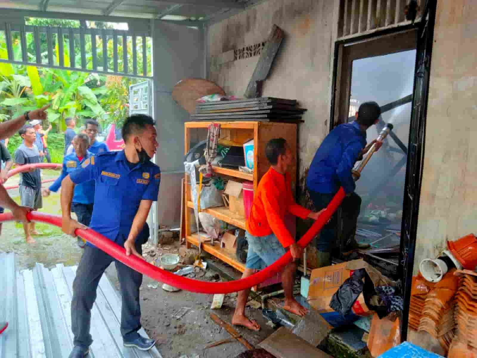 Rumah Warga Sukadana Kayuagung Diamuk Si Jago Merah, Ini Penyebabnya...