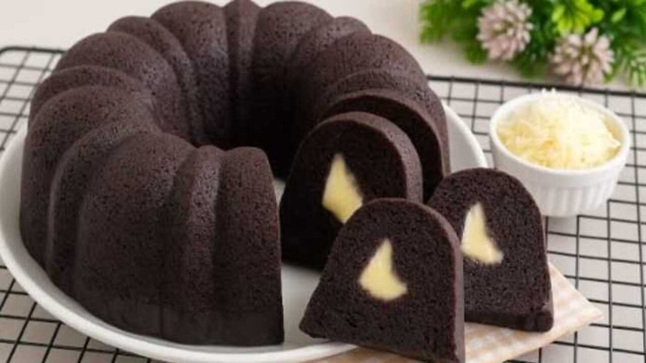 Bolu Kukus Ketan Hitam Keju Lumer, Sajian Tradisional dengan Sentuhan Modern yang Viral di Kalangan Milenial