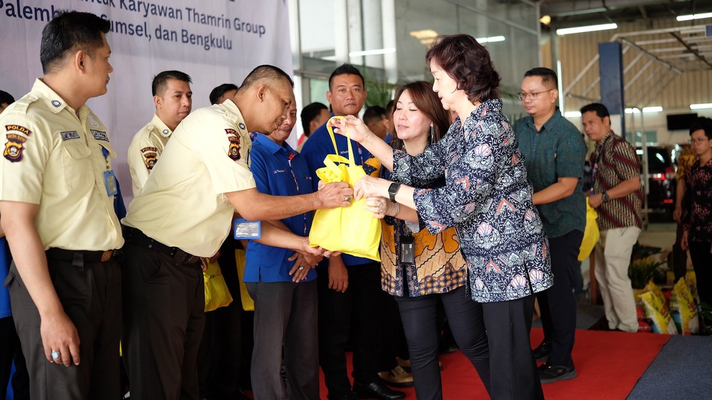 Pembagian Sembako Menyebar di Tiga Titik di Sumsel dan Bengkulu : Thamrin Group Peduli Kesejahteraan Karyawan 