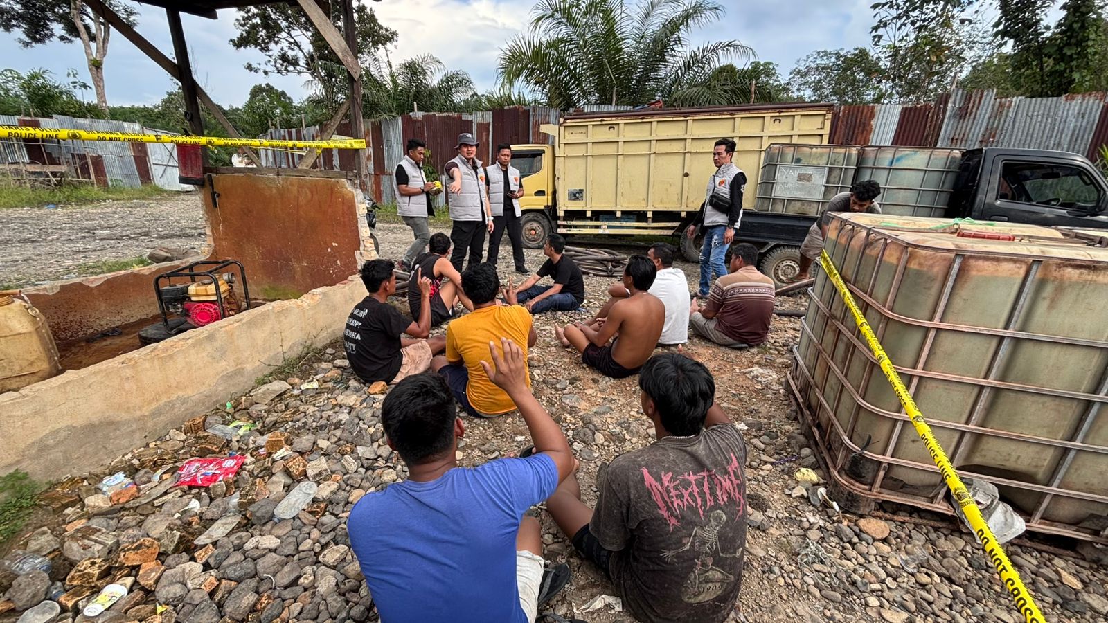 Polda Sumsel Bongkar Gudang BBM Ilegal di Musi Rawas, 12 Orang Ditangkap