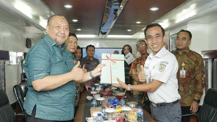 PT KAI Divre III Terima 55 Sertifikat dari BPN Kabupaten Muara Enim