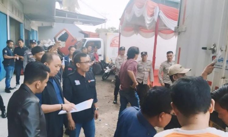 Bawaslu OKU Awasi Distribusi Logistik Pilkada di Gudang KPU