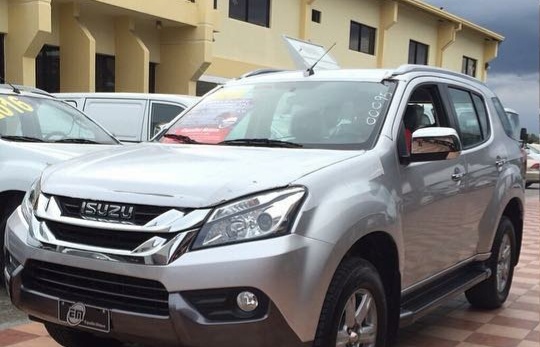 Isuzu MU-X Bekas Hanya Rp200 Jutaan, Gagah dan Punya Fitur Melimpah