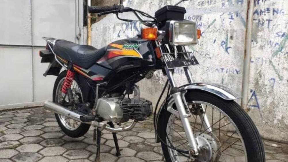 Honda Win 100: Legenda Sepeda Motor Murah Meriah yang Tangguh di Segala Medan