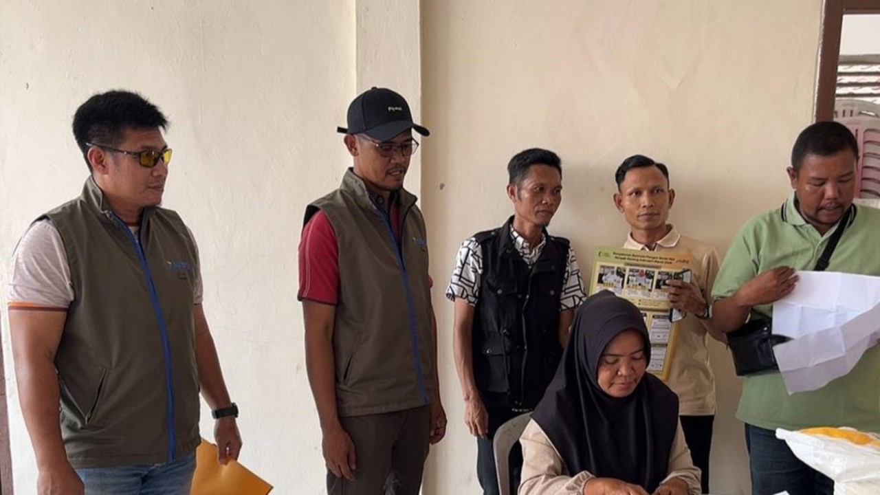 Bulog Salurkan 2.290 Ton Beras Bantuan Pangan di Dua Kabupaten