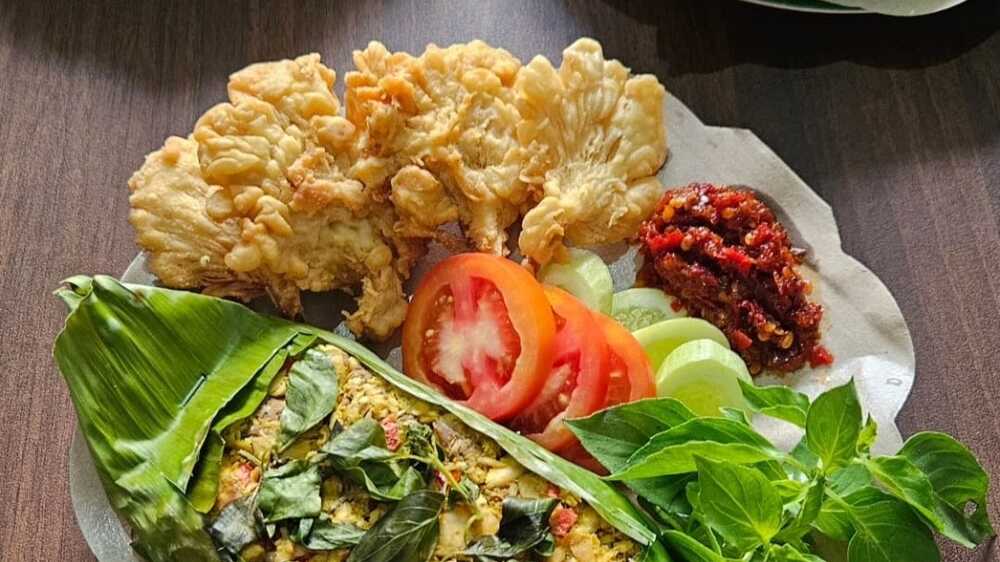 Pengalaman Kuliner Terbaru: Nikmati Sensasi Nasi Bakar, Kuliner Tradisional yang Kembali Digemari di Indonesia