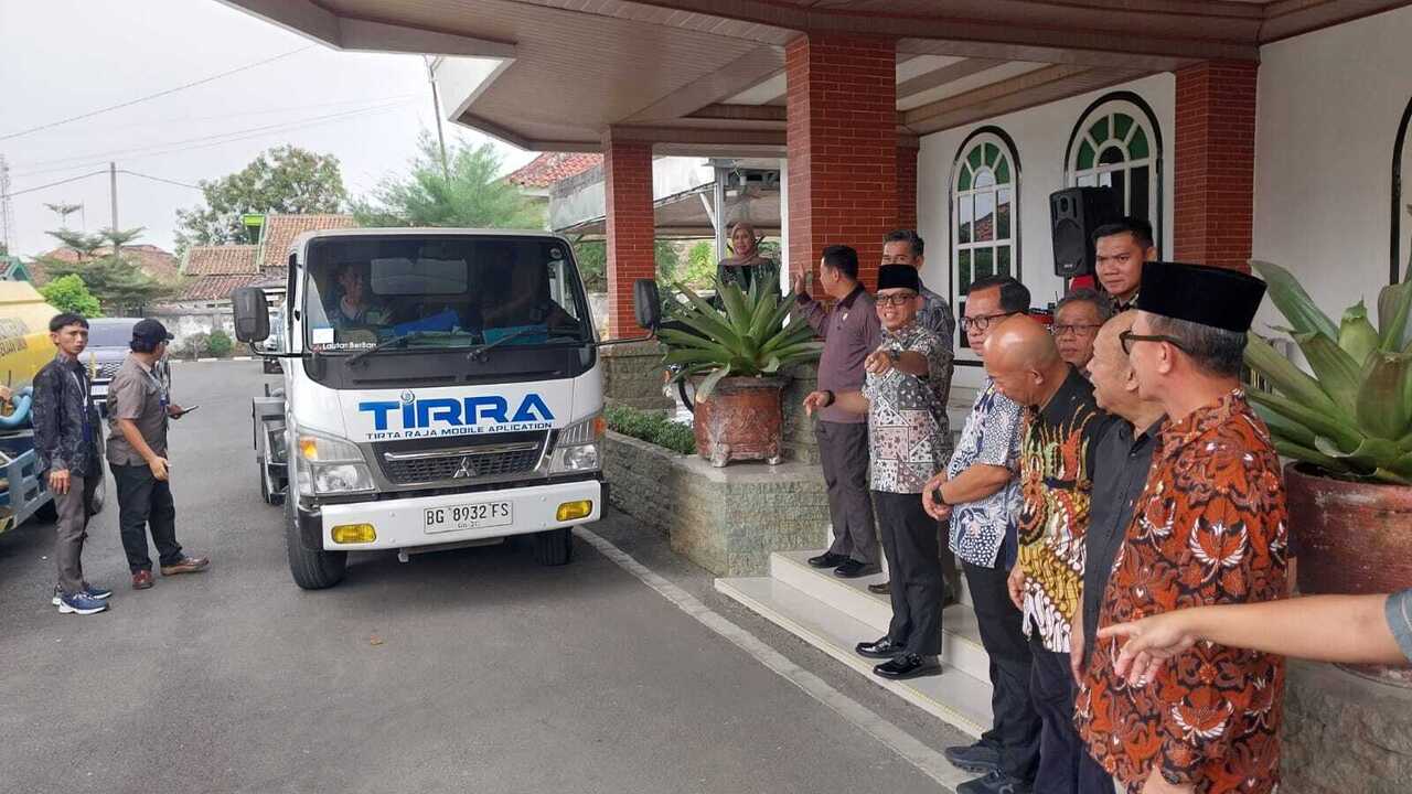 Pemkab OKU Kerahkan 5 Tangki Air, Bantu Warga Terdampak Kekeringan