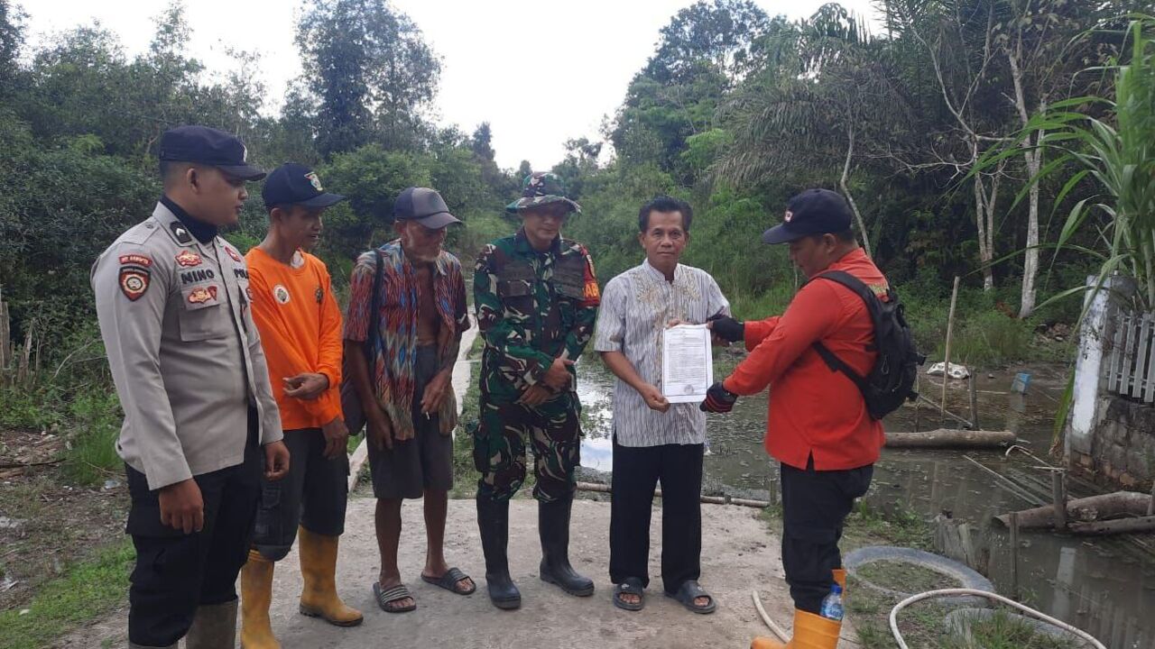 Cegah Karhutla, Babinsa Kodim 0402/OKI Gencar Patroli dan Sosilisasi