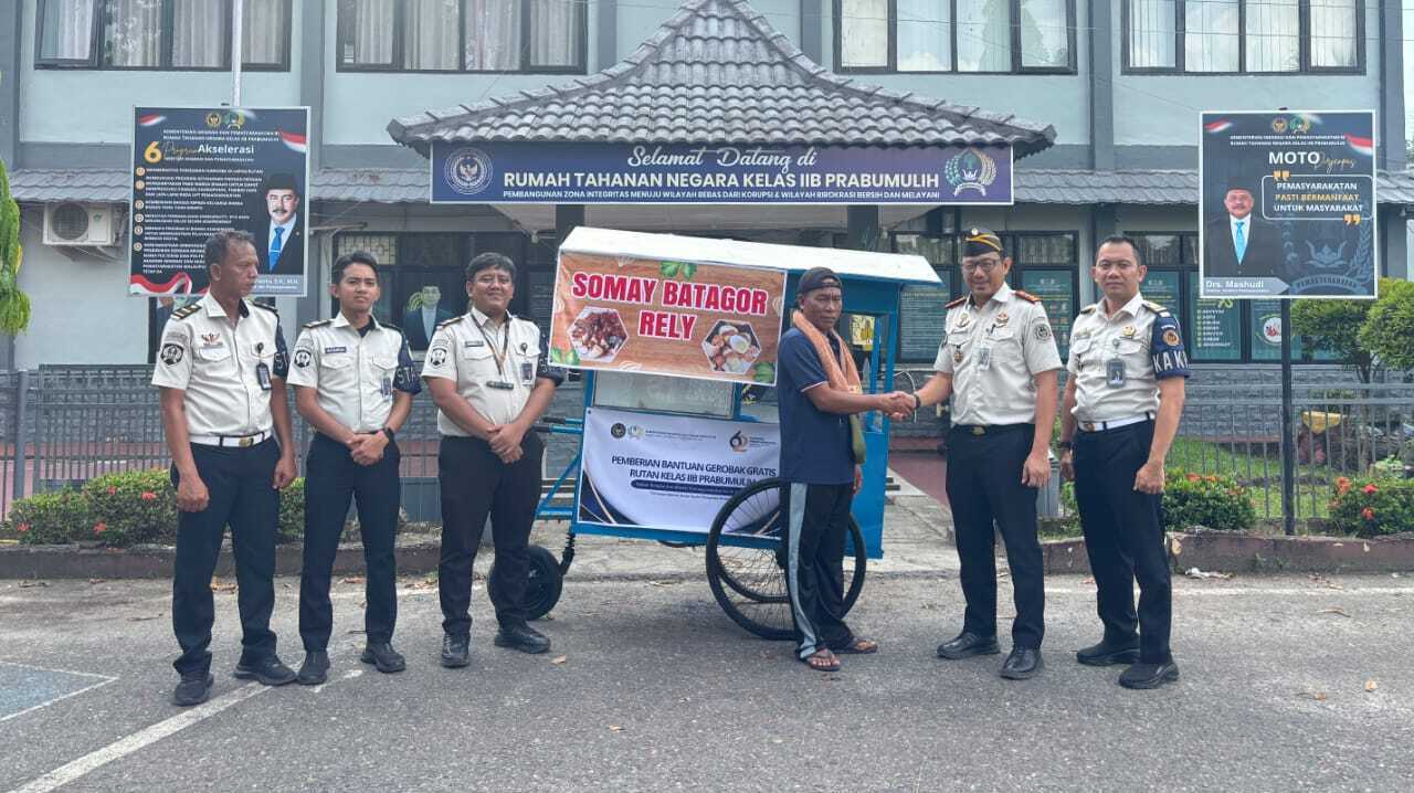 Rutan Prabumulih Salurkan Gerobak Usaha Gratis untuk Keluarga Warga