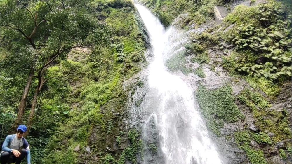 Eksplorasi Kealamian di Air Terjun Cibareubeuy, Desa Cibeusi Subang