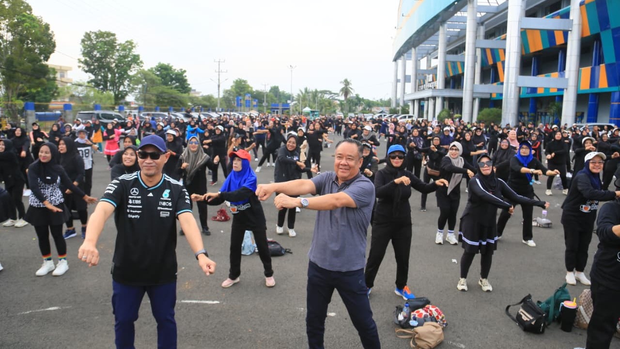 Meriah! Cik Ujang Senam Bareng Ratusan Warga Lubuklinggau, Ini Pesannya.