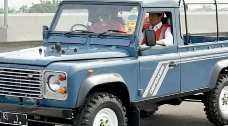 Land Rover Defender D 110 Country Hasil Restorasi Anak Bangsa, Dipakai Jokowi Tinjau Jalan Tol