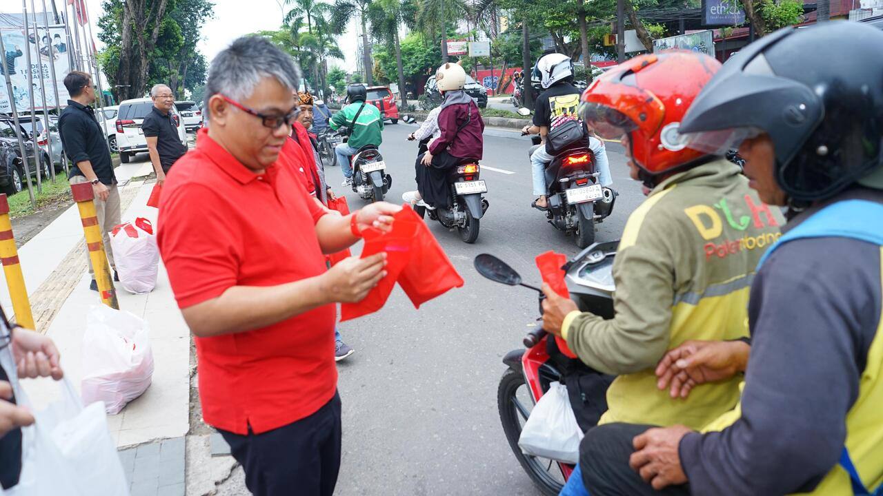 DPD PDIP Sebar 4000 Takjil