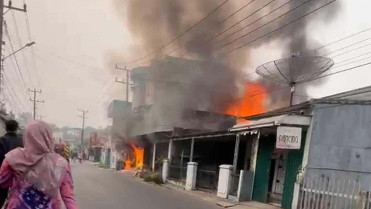Rumah dan Warnet di Prabumulih Ludes Terbakar, Uang Tunai dan Motor Ikut Hangus