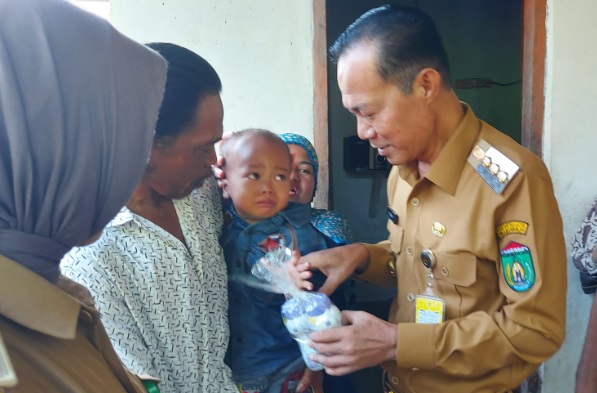 Pj Walikota Prabumulih Datangi Langsung Rumah Anak Penderita Stunting